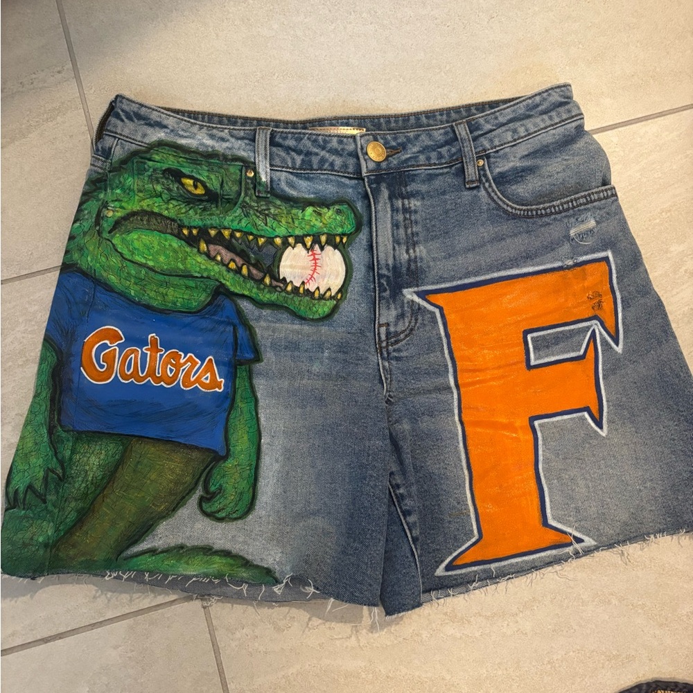 Hand-painted Kut from the Kloth Blue Jean Shorts with Gator Design